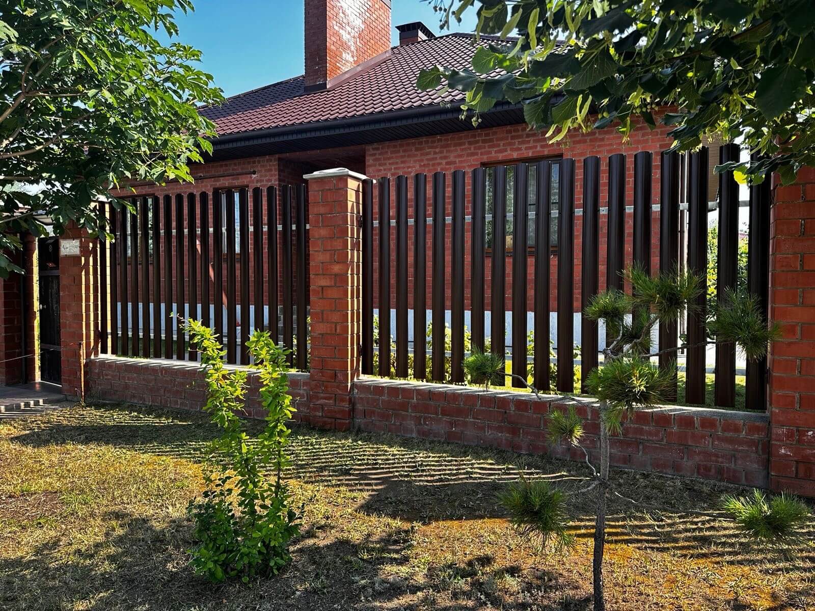 Забор из евроштакетника 34м RAL8017 Шоколад в Ереване