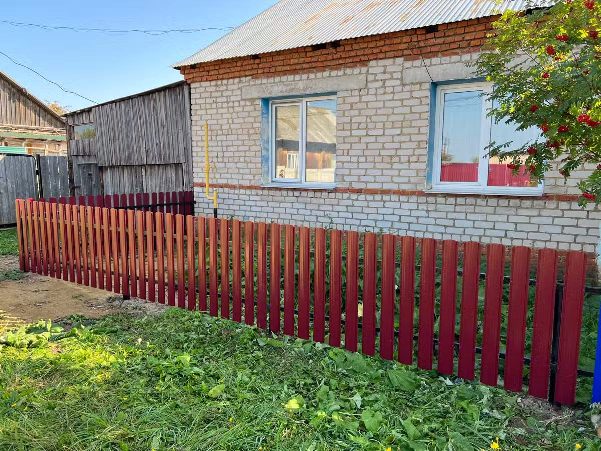 Забор из евроштакетника 9м RAL3005/3005 Красное Вино двусторонний в Ереване