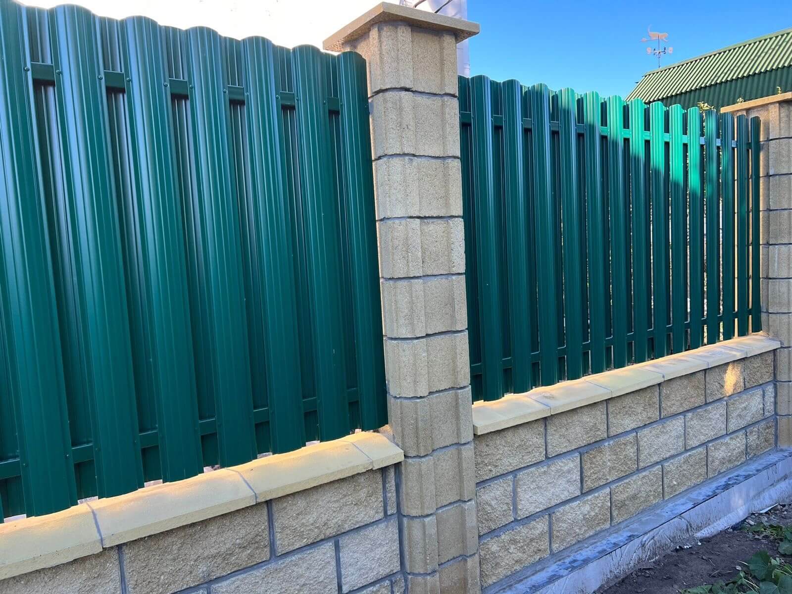 Забор из евроштакетника 22м RAL6005/6005 Зеленый Мох двусторонний фото 1 в Ереване