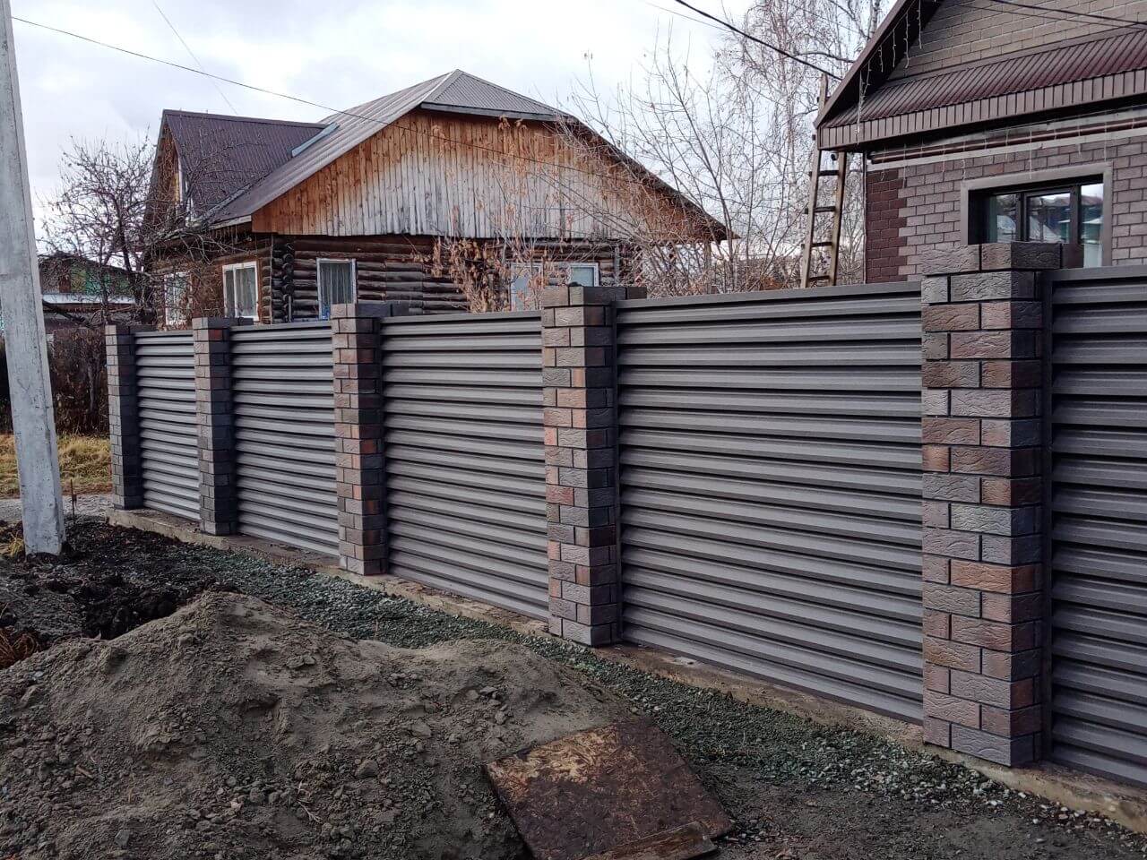 Забор-жалюзи из ламелей ЭКО-Z-US (усиленные) 30м RAL8019/8019 Темный Шоколад двусторонний МАТТЕ в Ереване