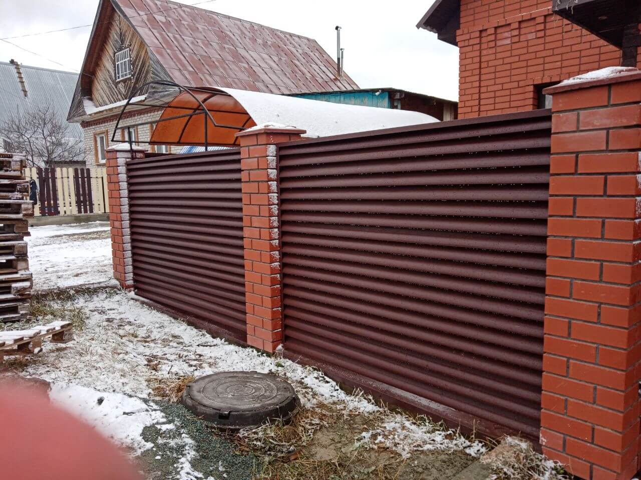 Забор из ламелей еврожалюзи 12м RAL8017/8017 Шоколад двусторонний МАТТЕ фото 3 в Ереване