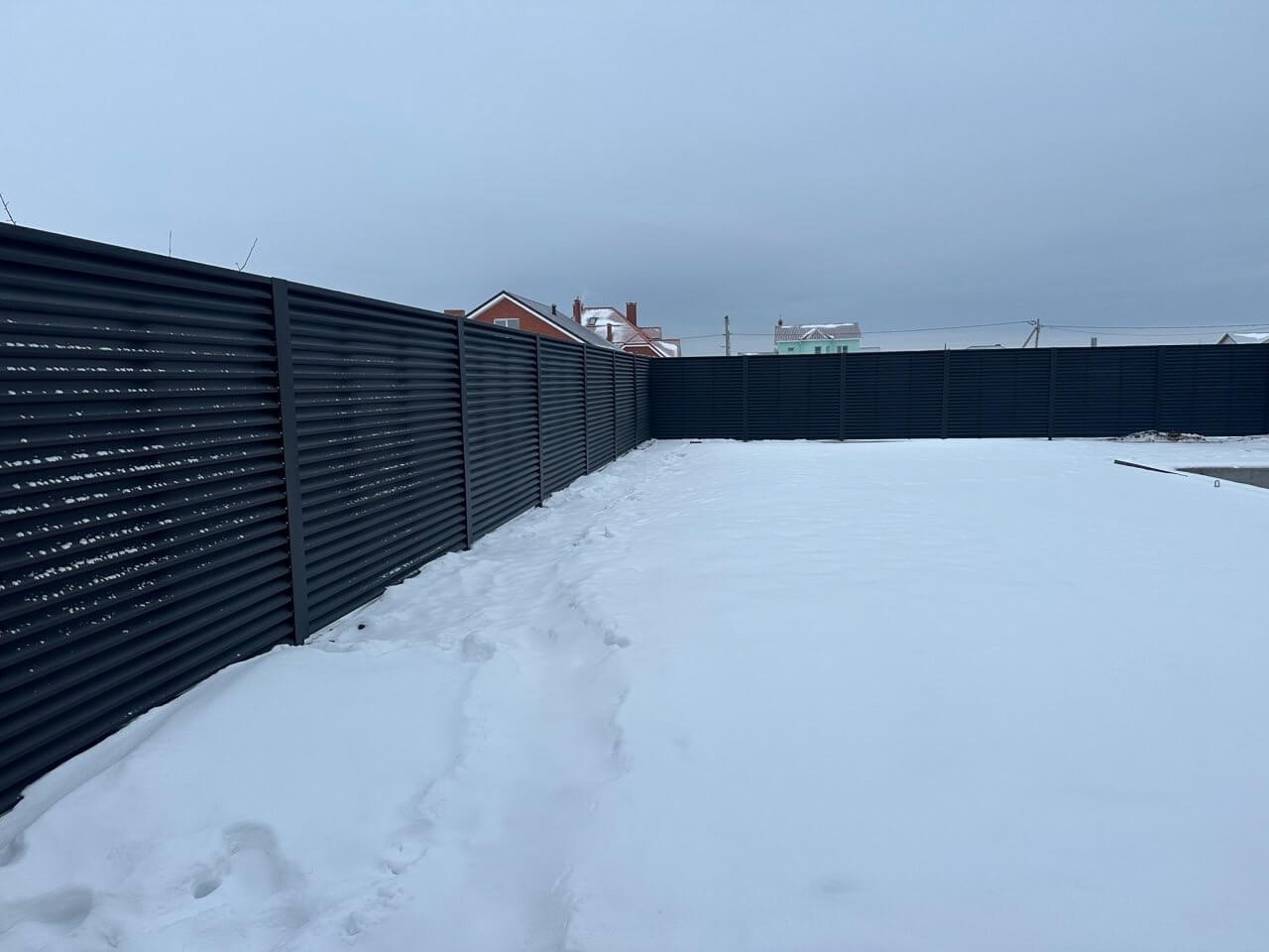 Забор-жалюзи из ламелей ЭКО-Z 130м RAL9005 Черный МАТТЕ фото 3 в Ереване