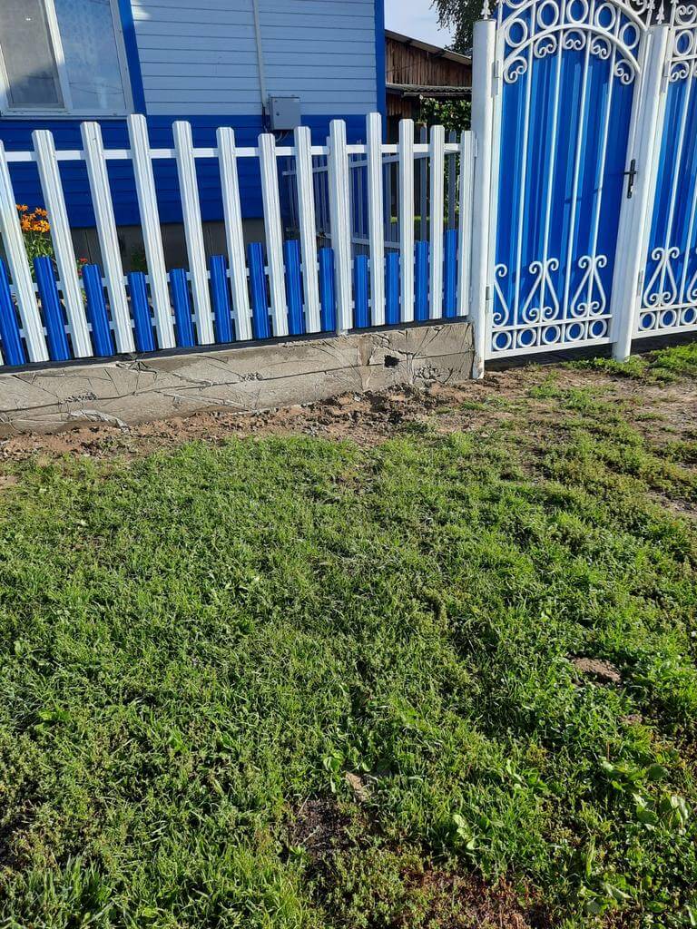 Забор из евроштакетника 14м RAL9003 Белый, RAL5005 Синий Сигнал фото 2 в Ереване