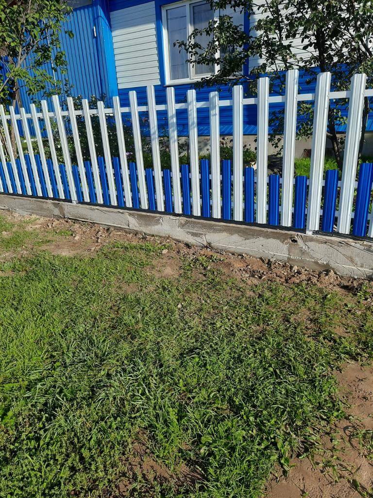 Забор из евроштакетника 14м RAL9003 Белый, RAL5005 Синий Сигнал фото 1 в Ереване