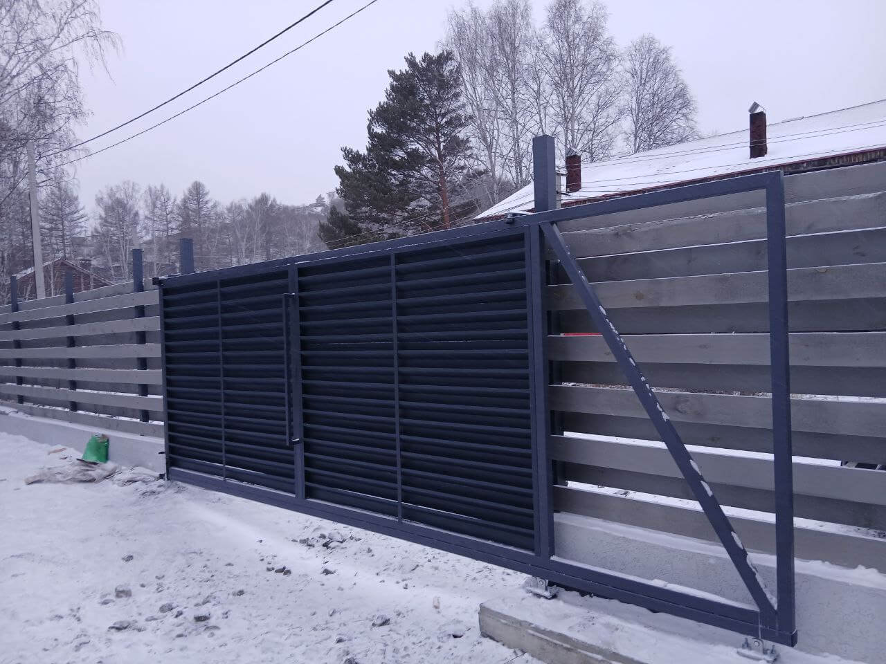 Входная группа из ламелей Хай-Тек RAL7024/7024 Серый Графит двусторонний МАТТЕ фото 4 в Ереване
