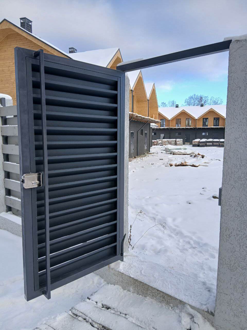 Входная группа из ламелей Хай-Тек RAL7024/7024 Серый Графит двусторонний МАТТЕ фото 21 в Ереване