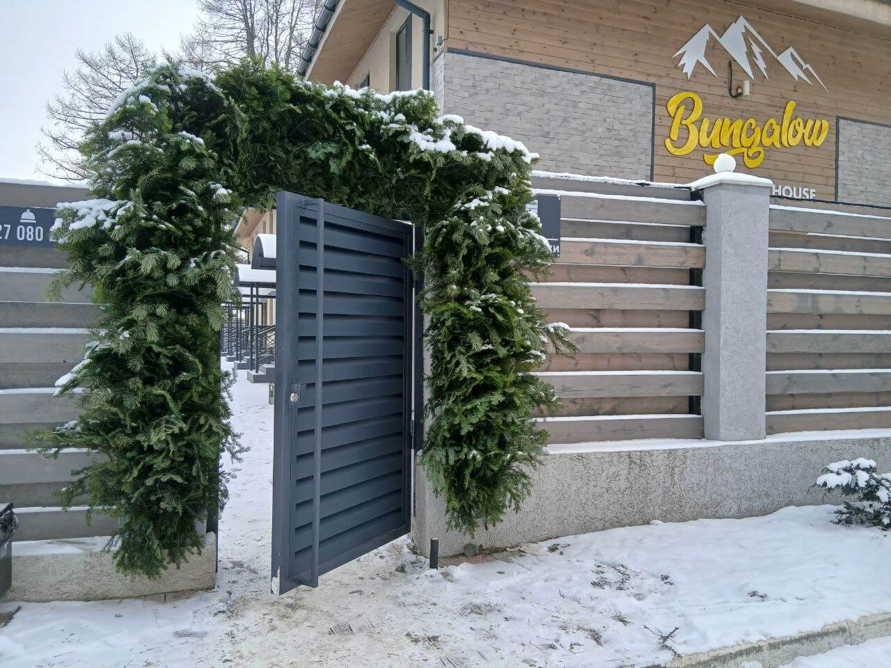 Входная группа из ламелей Хай-Тек RAL7024/7024 Серый Графит двусторонний МАТТЕ фото 15 в Ереване