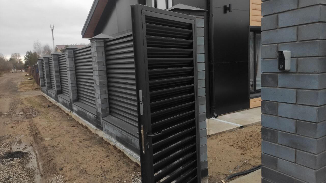Забор-жалюзи из ламелей ЭКО-Z 17м RAL9005/9005 Черный МАТТЕ фото 1 в Ереване