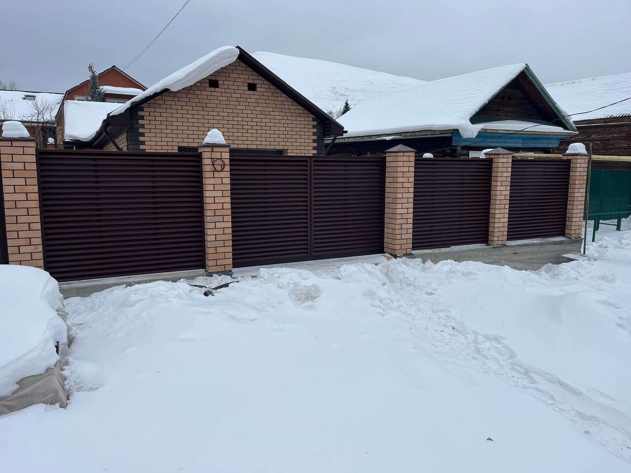Забор-жалюзи из ламелей ЭКО-Z 87м RAL8017/8017 Шоколад двусторонний МАТТЕ фото 3 в Ереване
