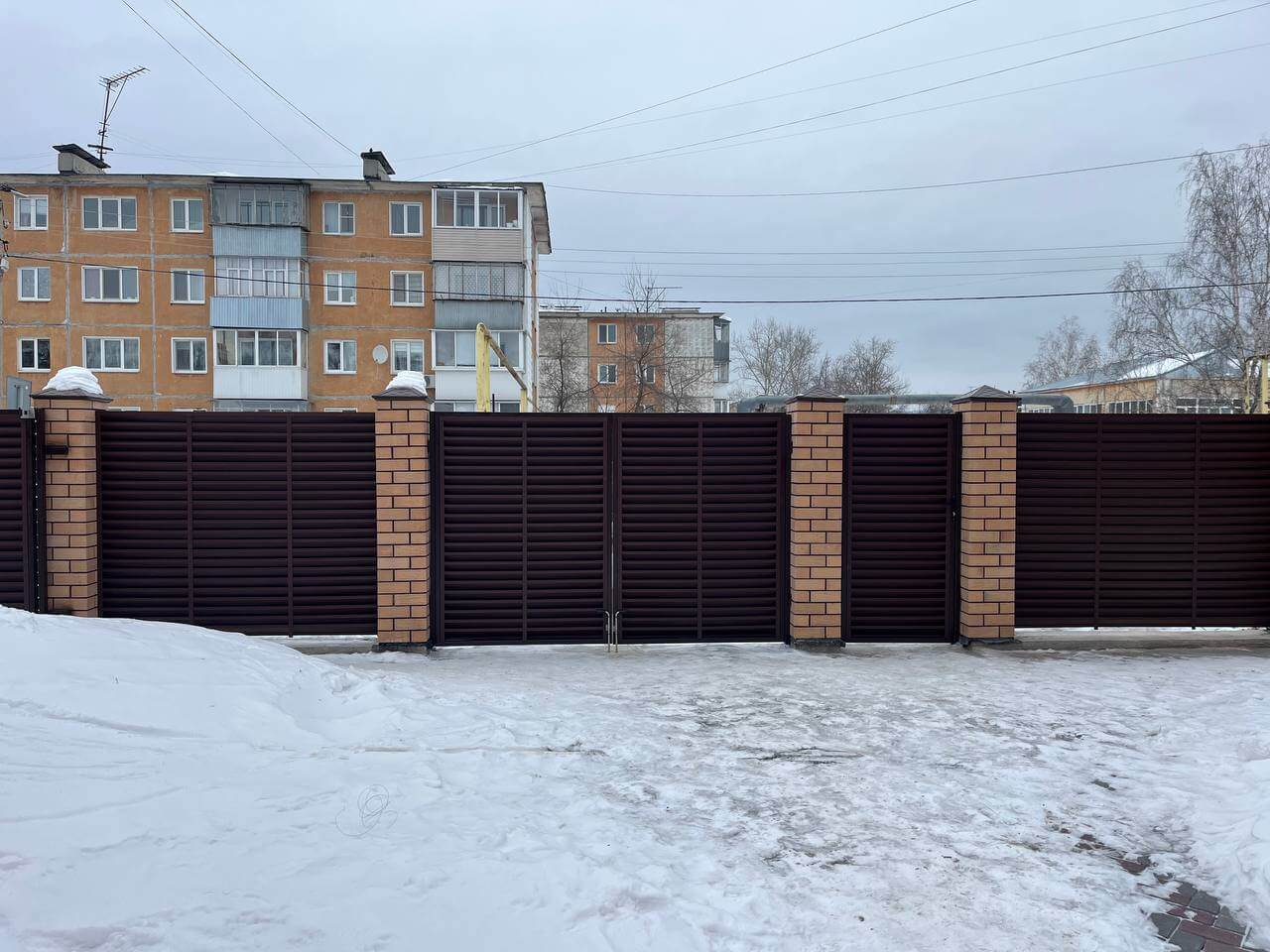 Забор-жалюзи из ламелей ЭКО-Z 87м RAL8017/8017 Шоколад двусторонний МАТТЕ фото 1 в Ереване