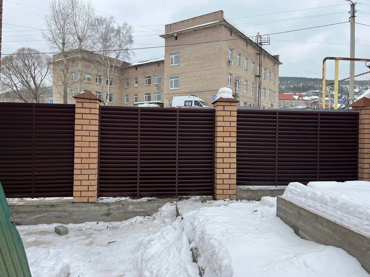 Забор-жалюзи из ламелей ЭКО-Z 87м RAL8017/8017 Шоколад двусторонний МАТТЕ фото 16 в Ереване