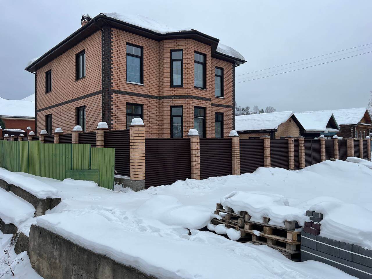 Забор-жалюзи из ламелей ЭКО-Z 87м RAL8017/8017 Шоколад двусторонний МАТТЕ фото 12 в Ереване