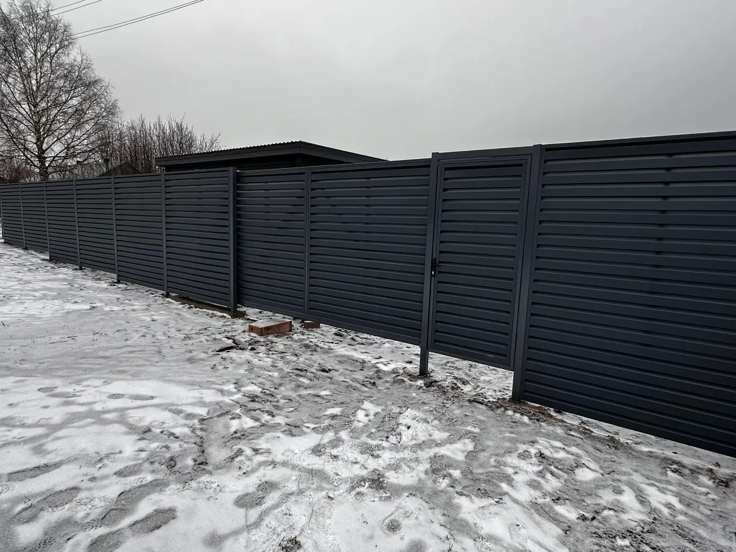 Забор-жалюзи из ламелей Хай-Тек 20м RAL7024/7024 Серый Графит двусторонний МАТТЕ фото 4 в Ереване