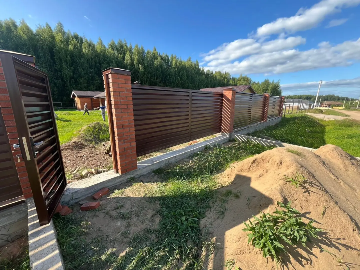 Забор-жалюзи из ламелей Хай-Тек 26м RAL8017/8017 Шоколад двусторонний фото 5 в Ереване