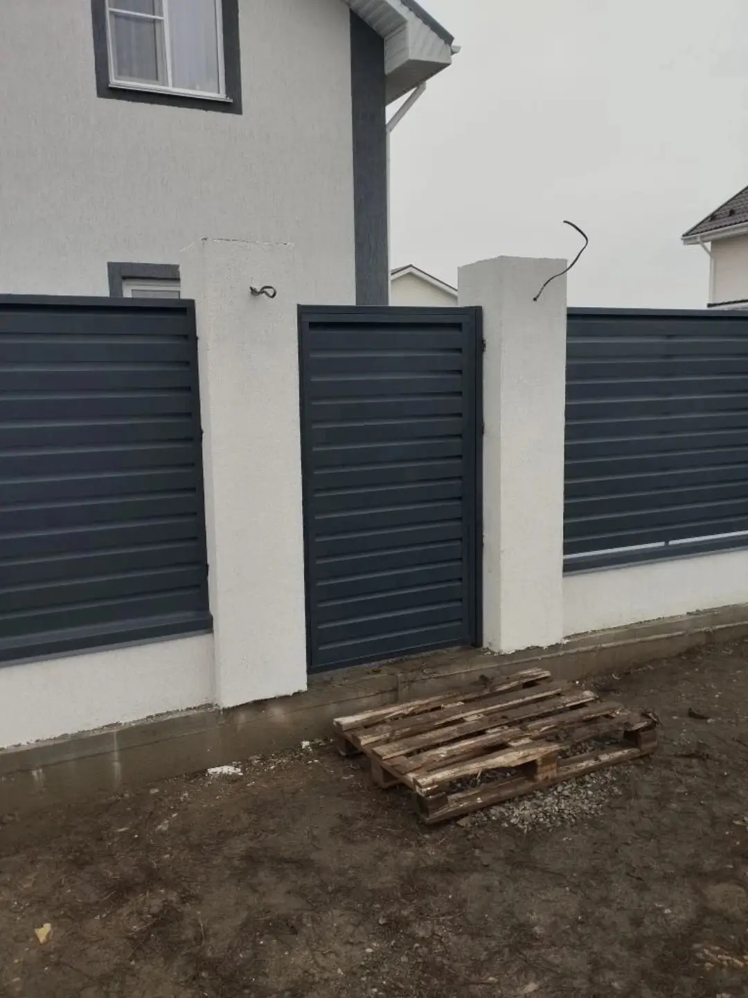 Забор-жалюзи из ламелей Хай-Тек 12м RAL7024 Серый Графит МАТТЕ фото 1 в Ереване