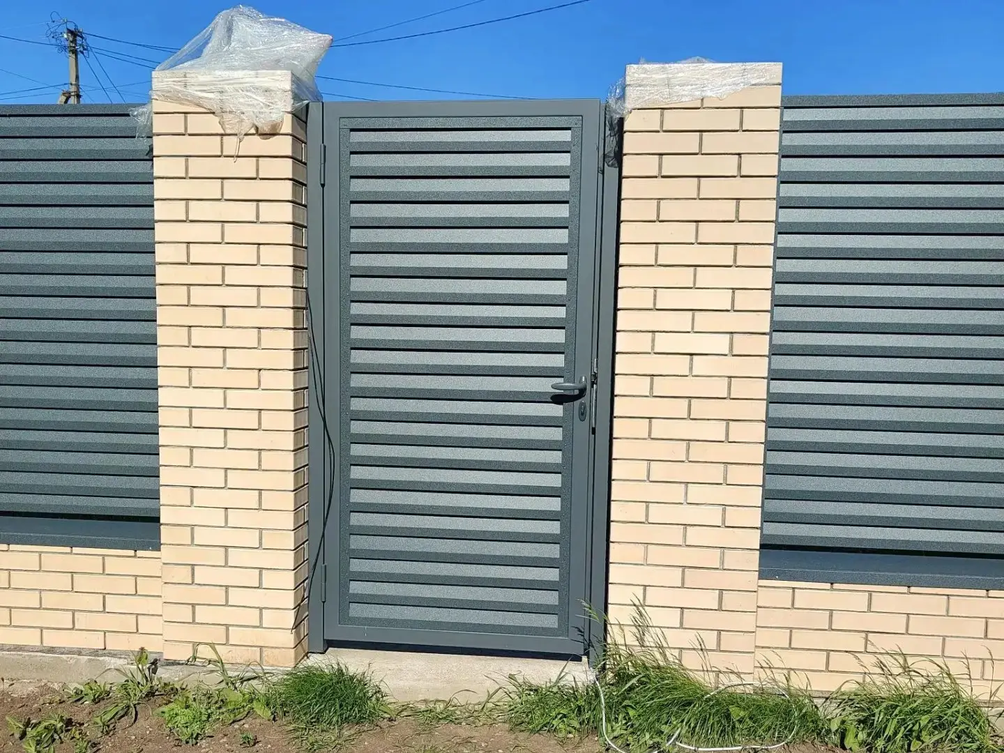 Забор-жалюзи из ламелей Реснички 16м RAL7024 Серый Графит Стальной Бархат фото 2 в Ереване